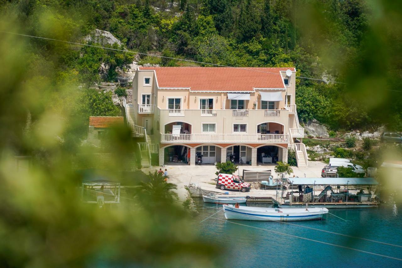 Apartmani Ponta Ston Eksteriør billede